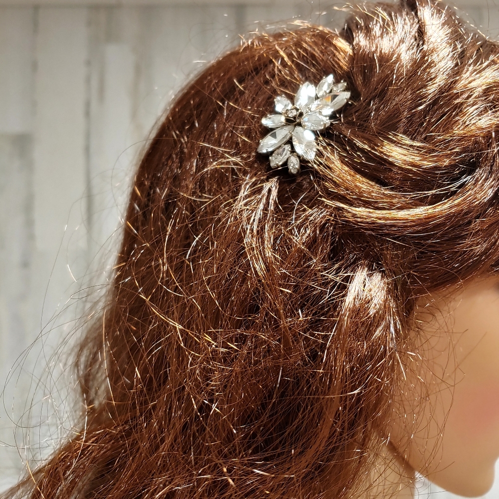 Chloe & Isabel rosette statement earrings - Picture 5 of 8